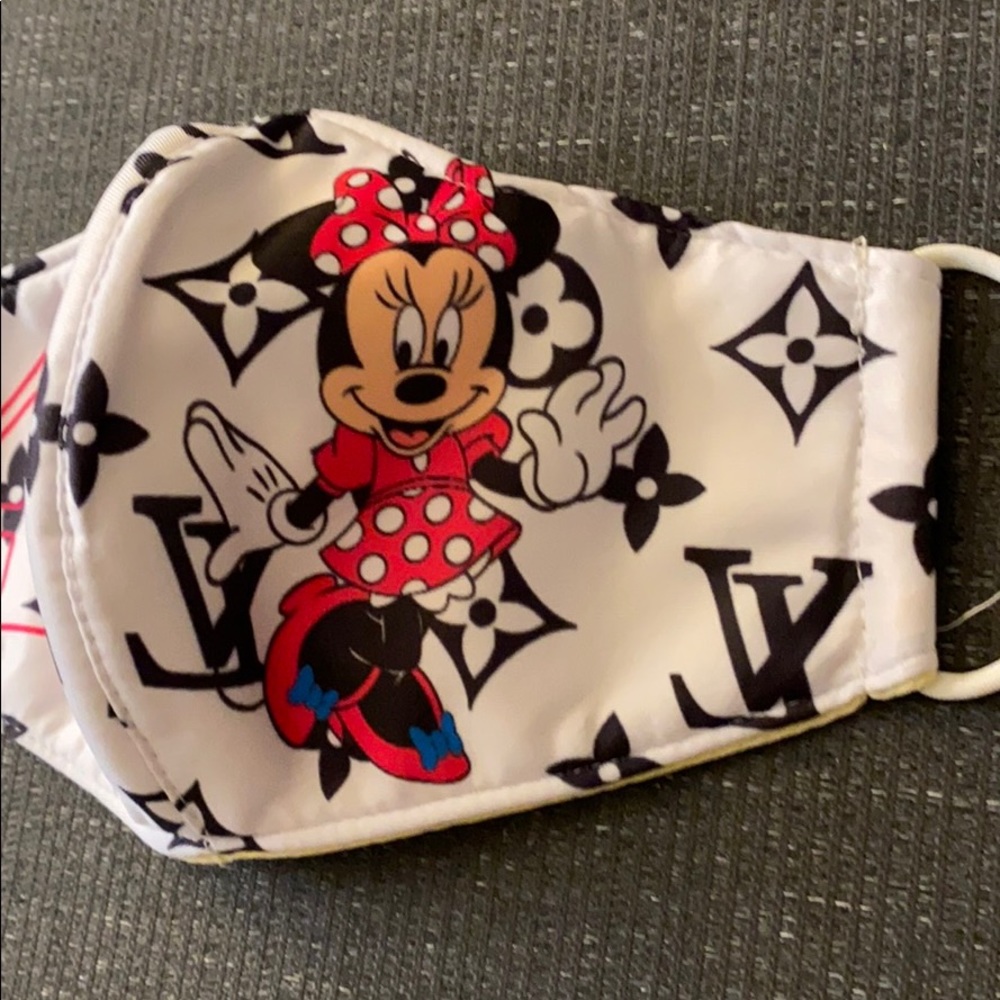 NWOT Minnie Mouse Disney Face Mask Cover
